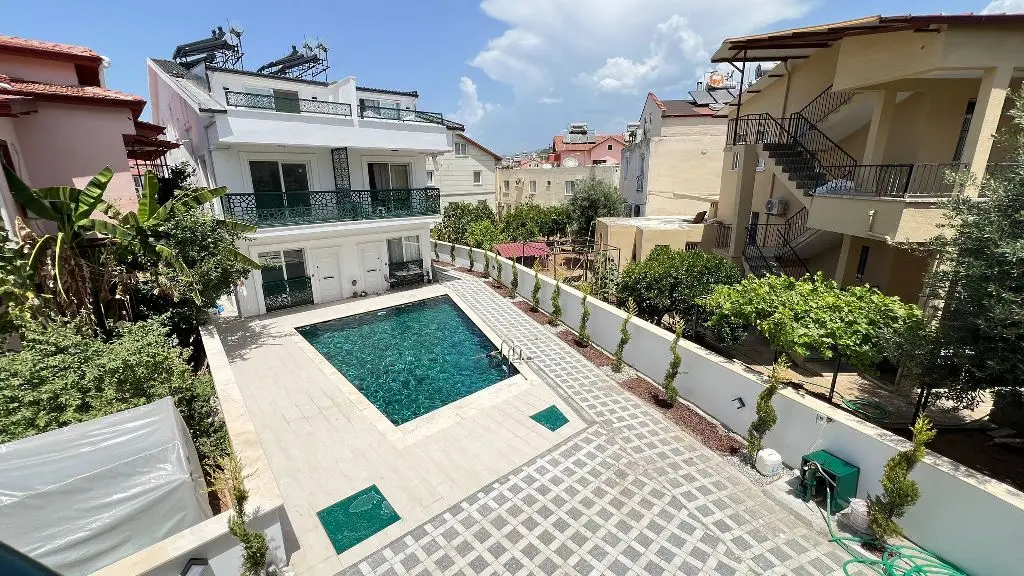 Complex in Calis